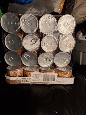 Friskies Extra Gravy Chunky w Chicken in savory gravy canned cat food. (24 cans)